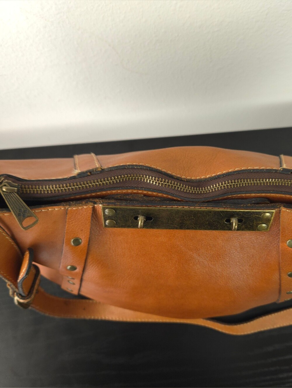 Patricia Nash Riano Tan Italian Leather Hobo Shoulder Bag Distressed Vintage - Picture 9 of 13